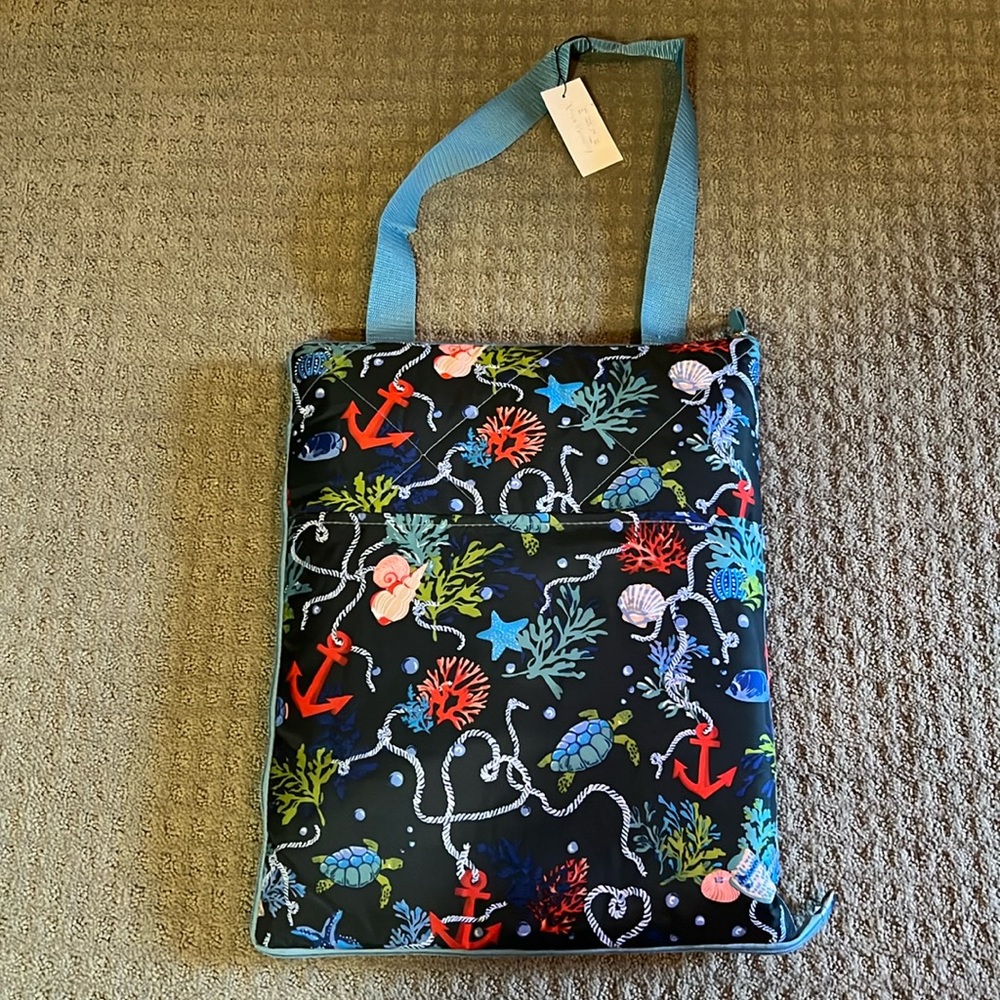 New with tags Vera Bradley picnic mat spring tide navy print
